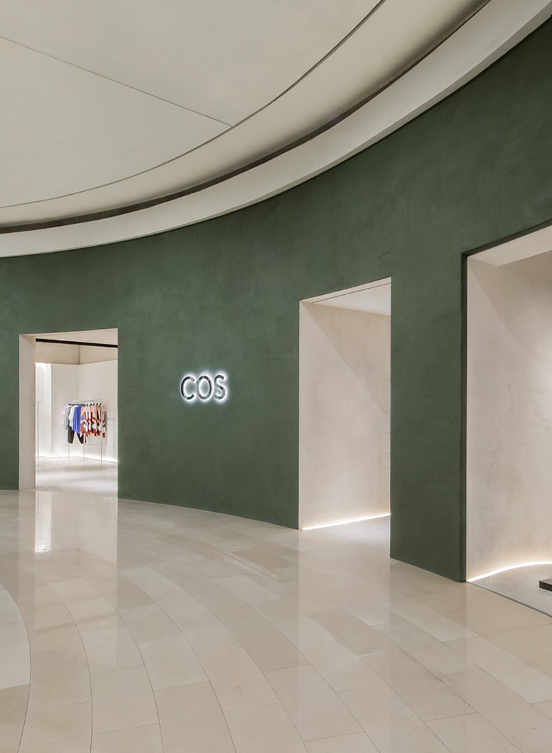 YSL首度奪熱搜冠軍，惠利為了「它」登台｜時尚一週大事