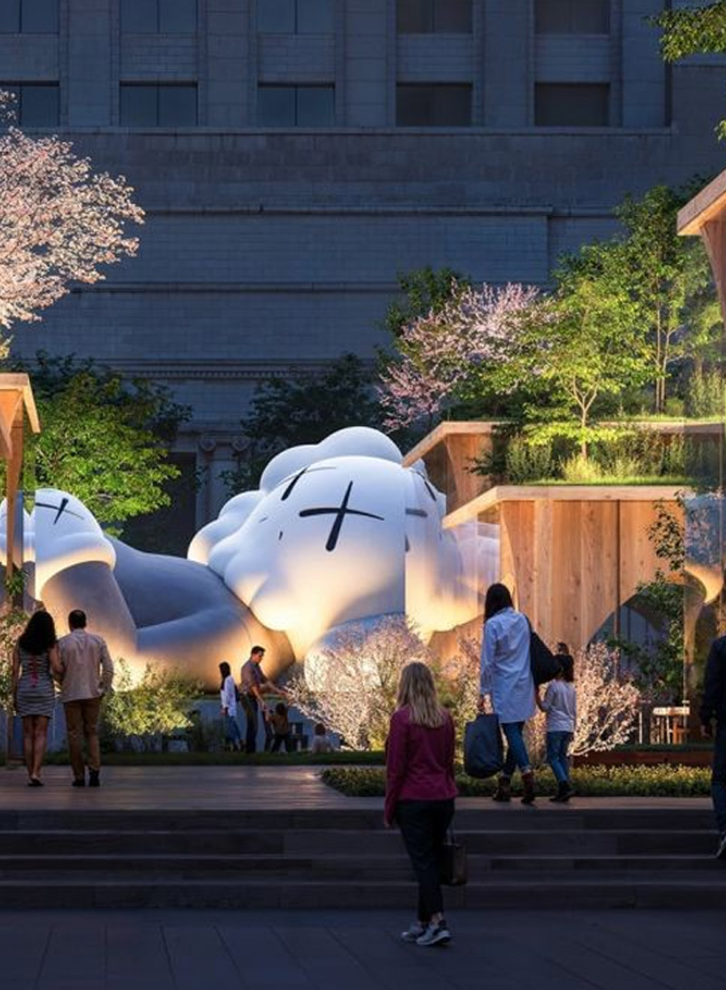 巨大KAWS降落東京！日本全新地標「有樂町公園」，找來LV設計師操刀