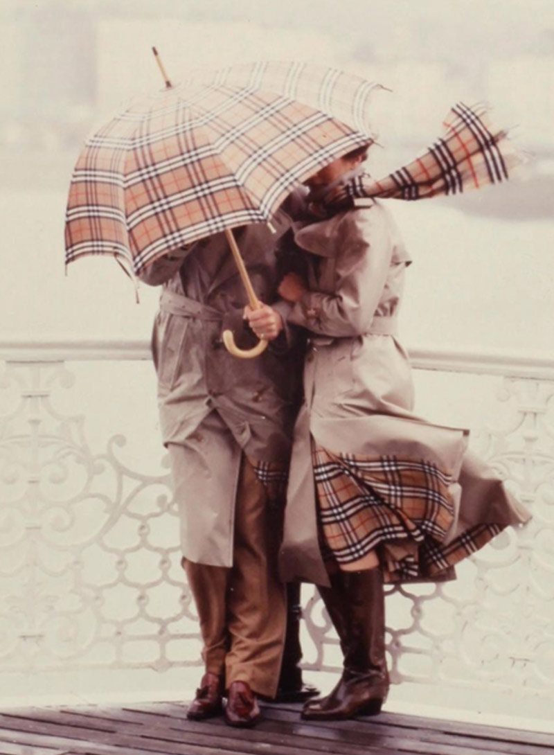 Burberry 2025股價翻倍，3個關鍵成品牌逆轉關鍵｜時髦經濟