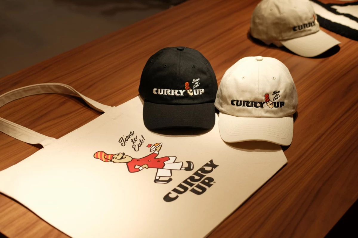 主角Mr. Cumin依舊搞怪登場,Logo字樣與Human Made風格細節呼應滿滿。