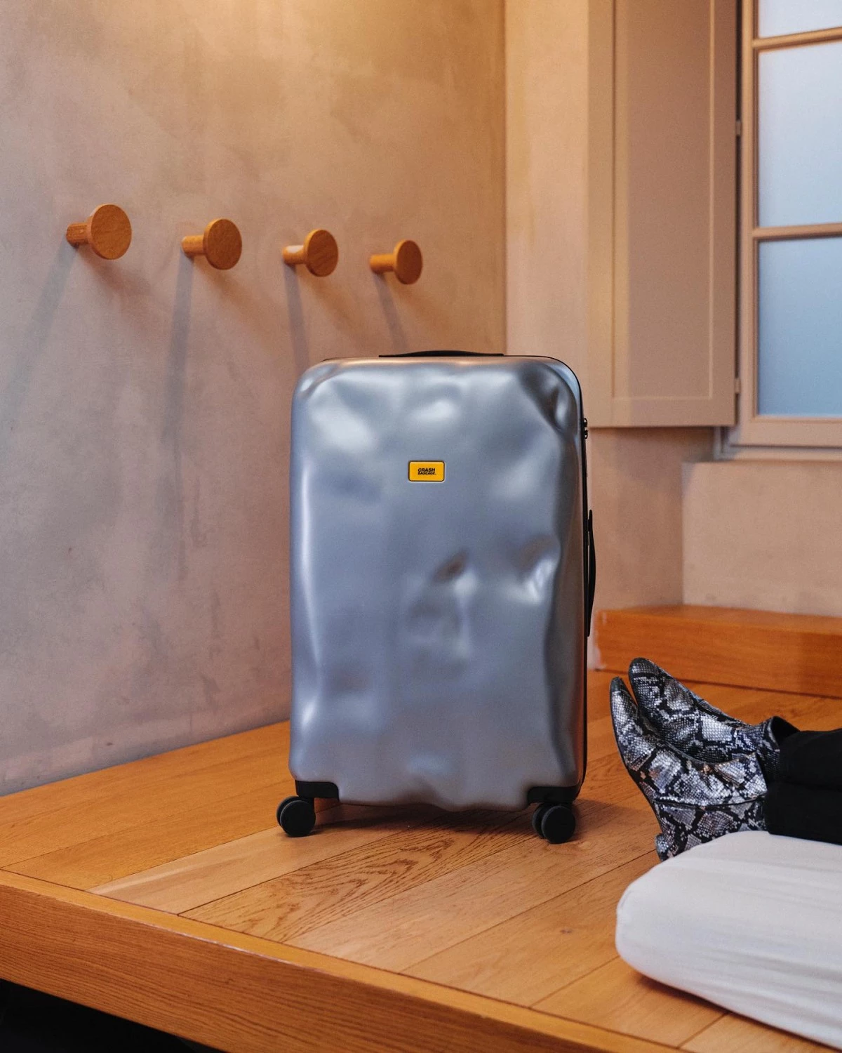 2026銀色登機箱推薦5:Crash Baggage Icon