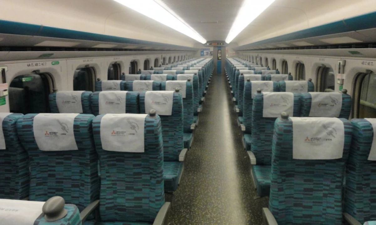 例如:購買 137 次的自由座車票,當天就只能搭乘 137 次的自由座,其餘車次都不能搭乘,且每班車的自由座車票也將有限量發行,避免自由座車廂過於擁擠,導致旅客必須站在對號座車廂,也能大幅提升安全性及乘車品質。