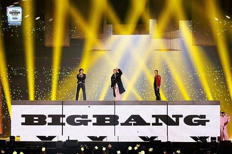 不過最讓大家振奮的，莫過於即將成團 20 週年的「K-pop 傳奇」 BIGBANG 將合體登場！G-DRAGON、太陽、大聲先在 MAMA 大獎舞台合體演出嗨翻全網，沒想到全團也將在明年 Coachella 正式合體演出，V.I.P 們絕對要把握機會朝聖！