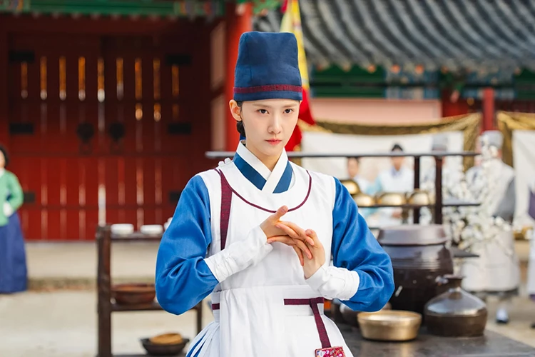 在《暴君的廚師》第2集裡焦點落在「舒肥料理」,低溫慢煮聽起來像現代餐廳的招牌技法,沒想到卻被延志永(潤娥飾)端上古代宮廷的餐桌。