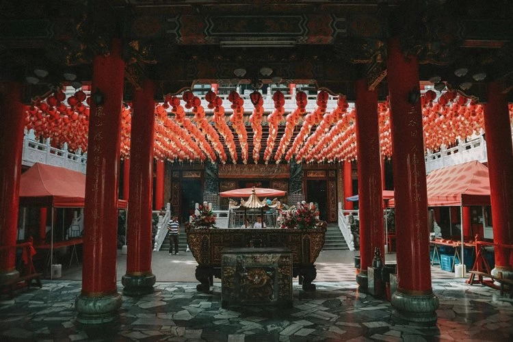 鬼月拜拜時忌說「明年見」