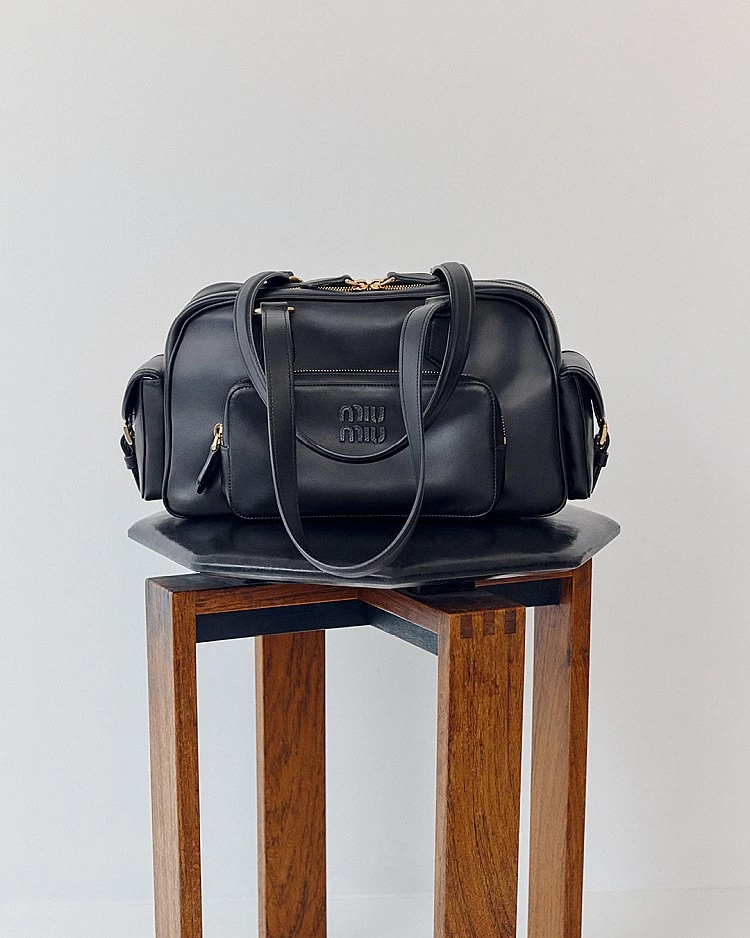Miu Miu Pocket 皮革肩背包 NT$135,000