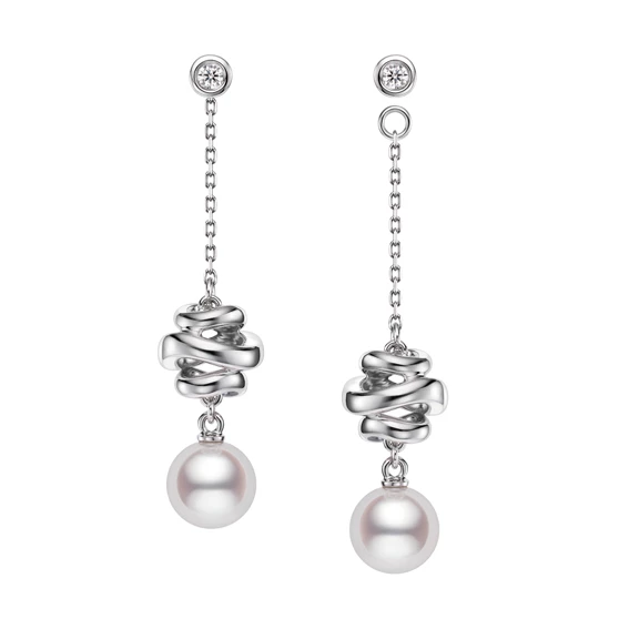 MIKIMOTO Day and Night 系列，日本Akoya珍珠18K白金鑽石耳環，67,000元。