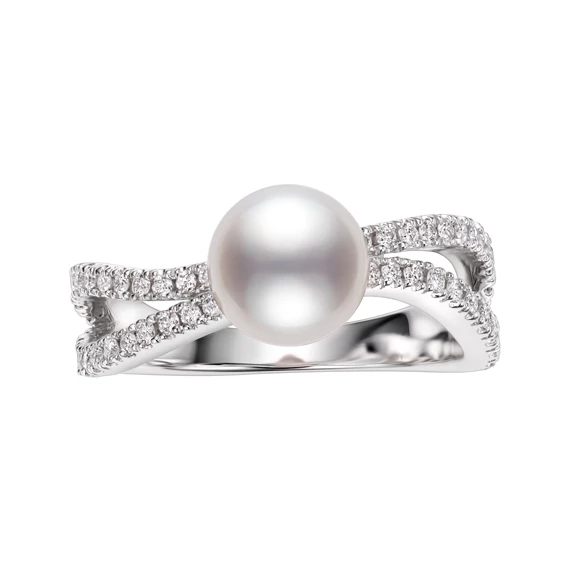 MIKIMOTO Day and Night 系列，日本Akoya珍珠18K白金鑽石戒指，93,000元。