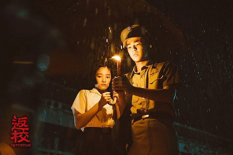 由王淨、曾敬驊、孟柏、蔡思韵、主演的《返校》,改編自同名遊戲,背景設置在 1960 年代台灣白色恐怖時期的一所偏遠山區高中,兩名學生試圖逃離學校,卻在過程中逐漸發現校內深藏的恐怖秘密...
