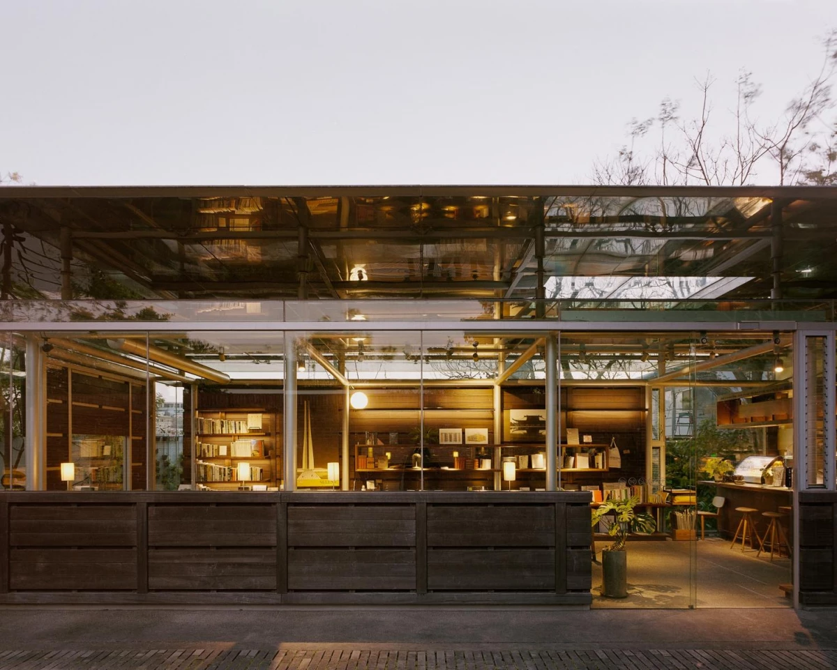 座落於台北圓山花博公園美術園區的「王大閎書軒 DH Café」,以建築師王大閎為主題打造的藝文咖啡空間,每一角都能感受店家的用心與品味。