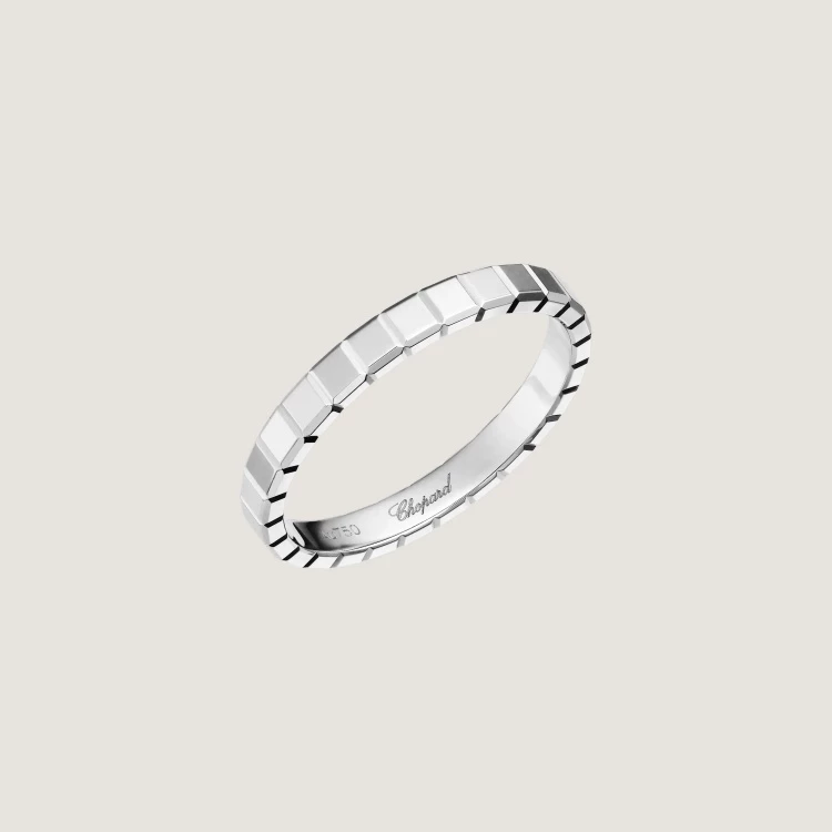 方中有圓、冷中帶光,Chopard 的 Ice Cube 系列以立方幾何打造出晶瑩剔透的現代感。