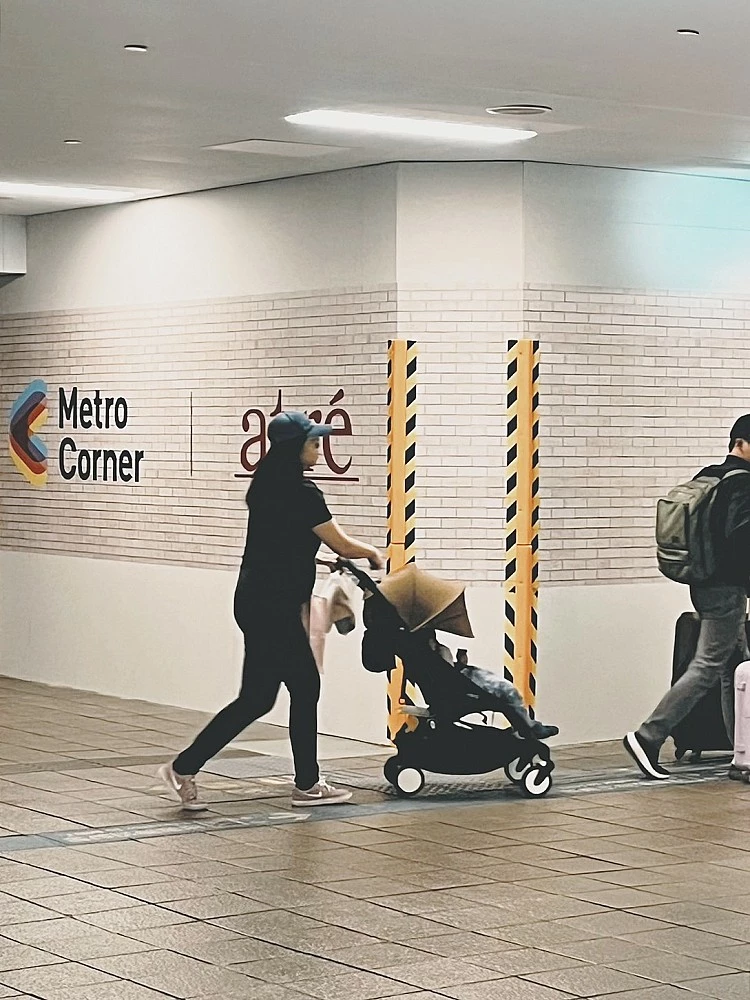 更關鍵的是,這一次Atré不再是合資品牌,而是全面由「JR東日本台灣商業開發公司」主導營運。該公司於2025年成立,資本額約新台幣2億元,背後是 JR 東日本多年經營日本車站商場的成熟經驗。選擇台北車站作為起點,也象徵它對台灣市場的第二次嘗試,Atré的回歸,同時也是 JR 東日本深化台灣布局的其中一塊拼圖。