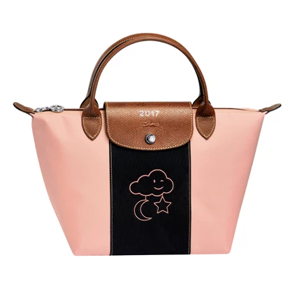 Longchamp Le Pliage® Personalized 經典尼龍摺疊包訂製，售價在NT$ 4,000元至7,100元不等。