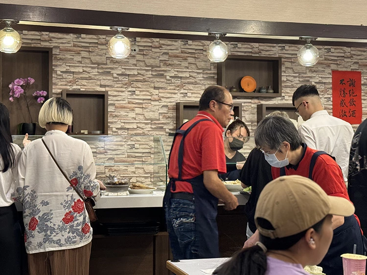 不過小品雅廚也強調，廚師與服務團隊都會原班人馬留下，熟悉的面孔與手藝不會消失。