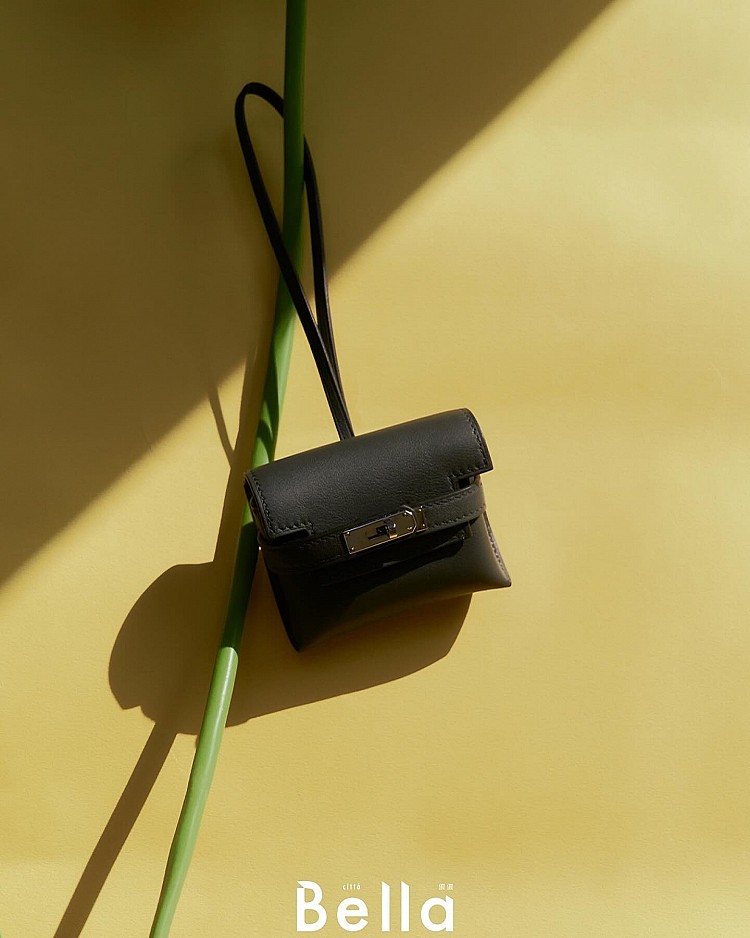 錢包材質也有講究，若命理忌皮革，卻長期使用皮夾，容易影響財運穩定度。此時可改用布質或其他材質，讓財庫更順。