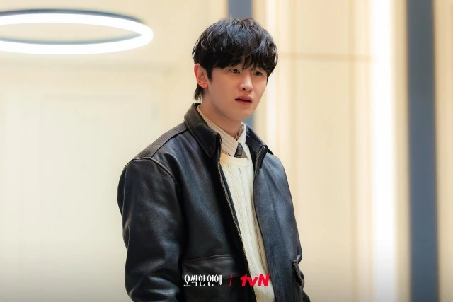 除此之外,《毛骨悚然的戀愛》還集結了曾主演《18 歲的瞬間》的邕聖祐飾演姜珉煥,一位 CL 集團旗下飯店的代表及備受期待的繼承人,這除了是電影原作中沒有、為影集版全新創造的重要角色,更是他正式挑戰反派人物,他的加入也將對梁世宗與朴恩斌這對 CP 產生巨大威脅。