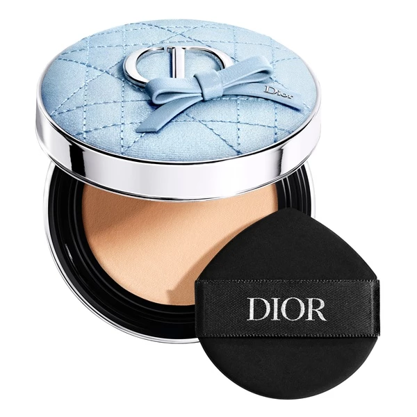 Dior 超完美水潤光氣墊 粉蕊SPF50/PA+++,4色,NTD1,800;蝴蝶結限量外殼,NTD1,250