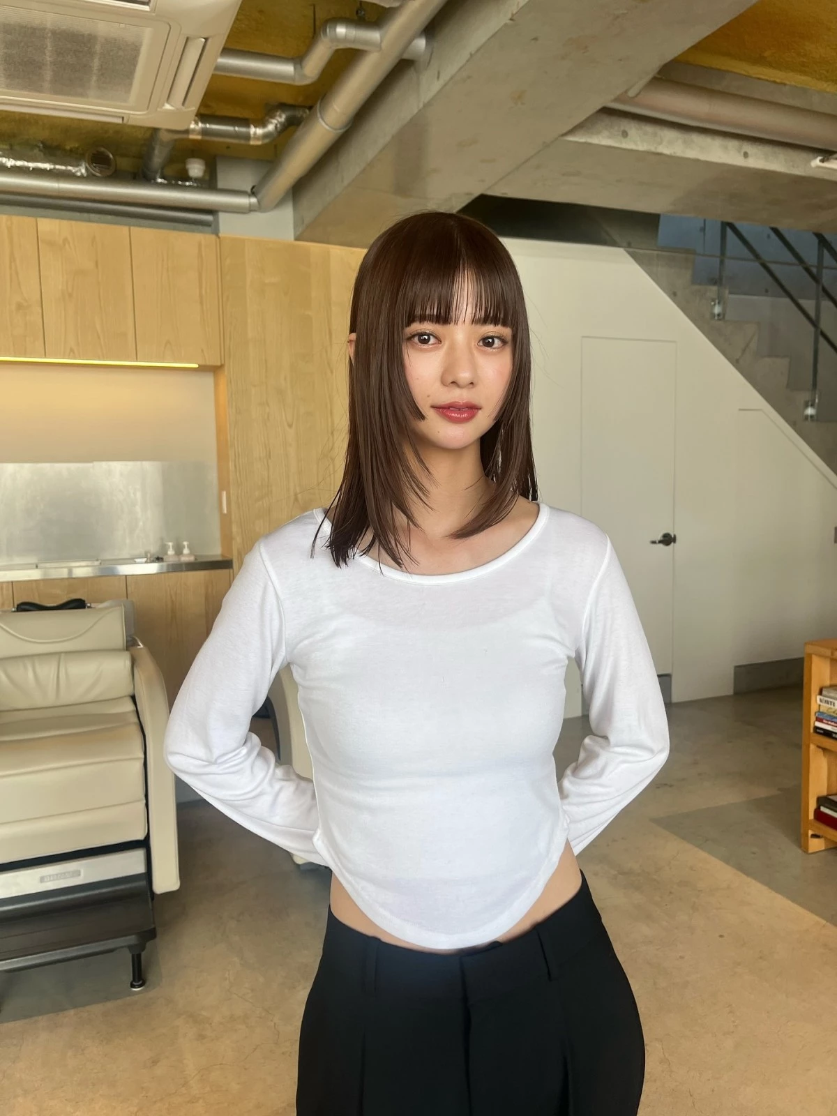 層次剪中長髮造型推薦1:齊瀏海小顏剪