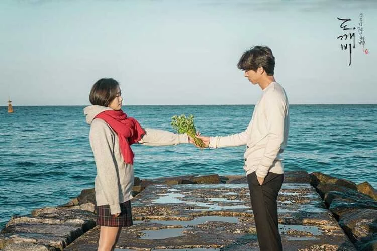 「七娘媽」在民間信仰中是織女化身,同時也是守護姻緣與孩童的女神,七夕就是她一年一度的誕辰,因此會拜拜向她祝壽,也藉機祈求好姻緣。