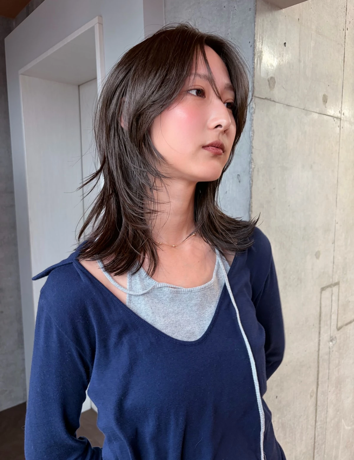 層次剪中長髮造型推薦4:微卷魚尾剪