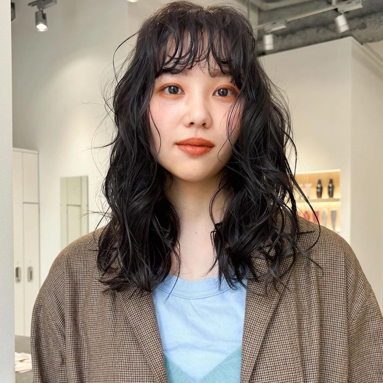 圓臉髮型推薦15：日系鎖骨剪芭比捲