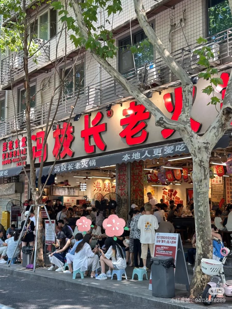 在成都創下「排隊5小時、日翻桌15輪」的火鍋傳奇，如今要把紅火能量帶到台北大安區了。
