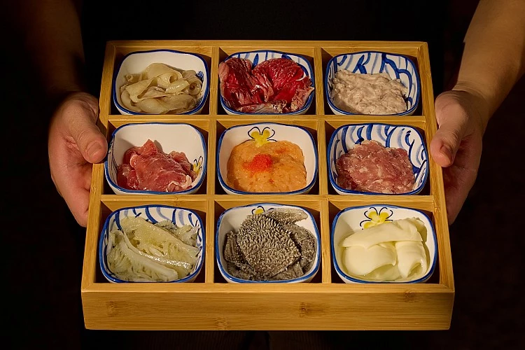 在馮校長台灣首店，手工火鍋料從來不是填滿鍋面的存在，而是被當成風味節奏的一環來設計