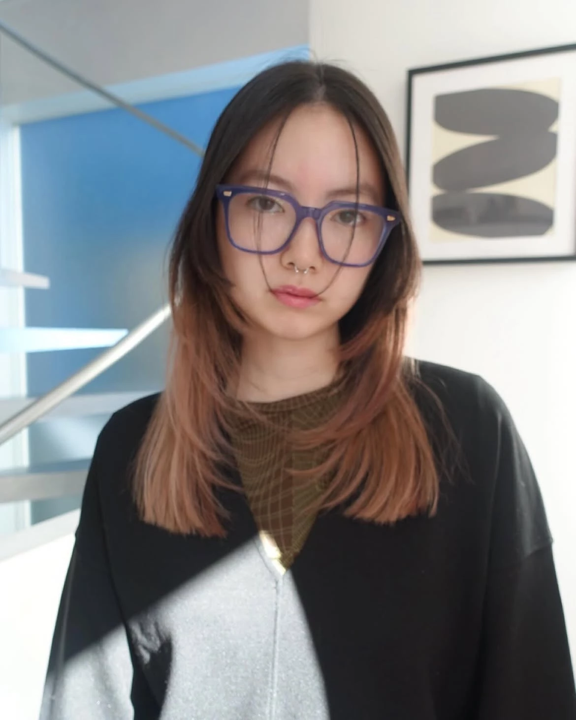 中分層次剪髮型推薦3:齊長髮尾染