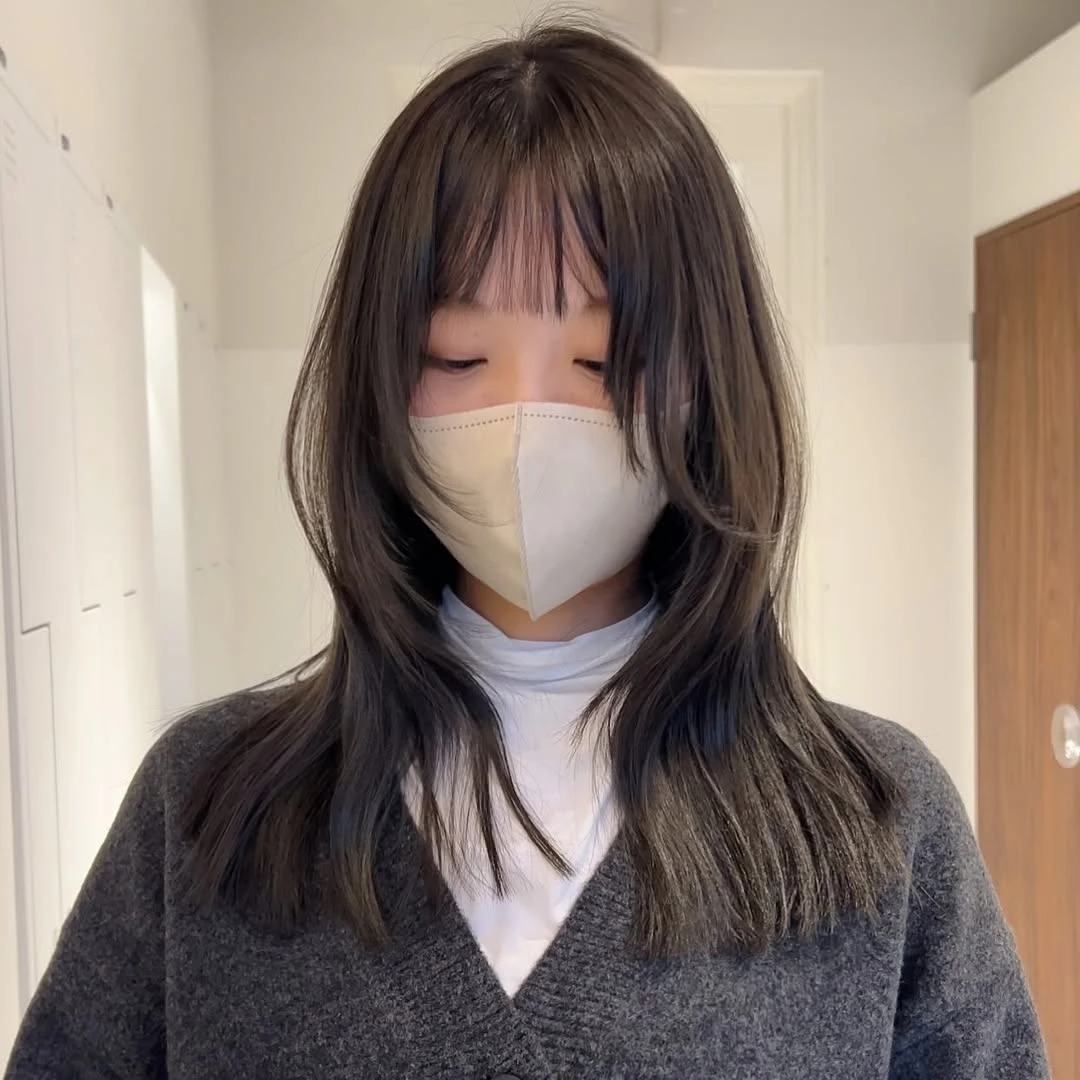 方臉髮型推薦10:小顏層次剪長髮