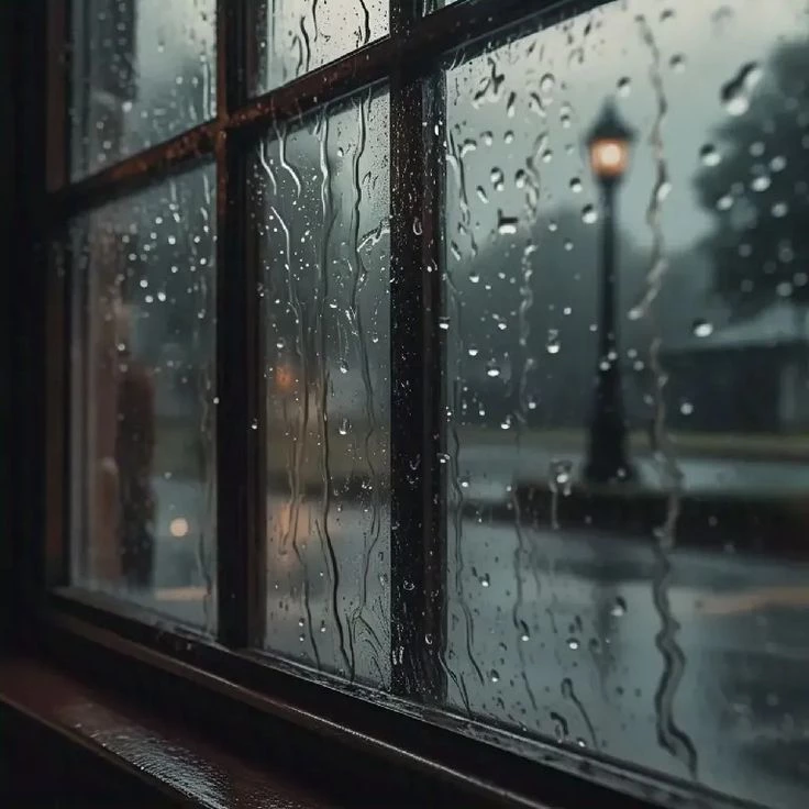 下雨時的窗邊