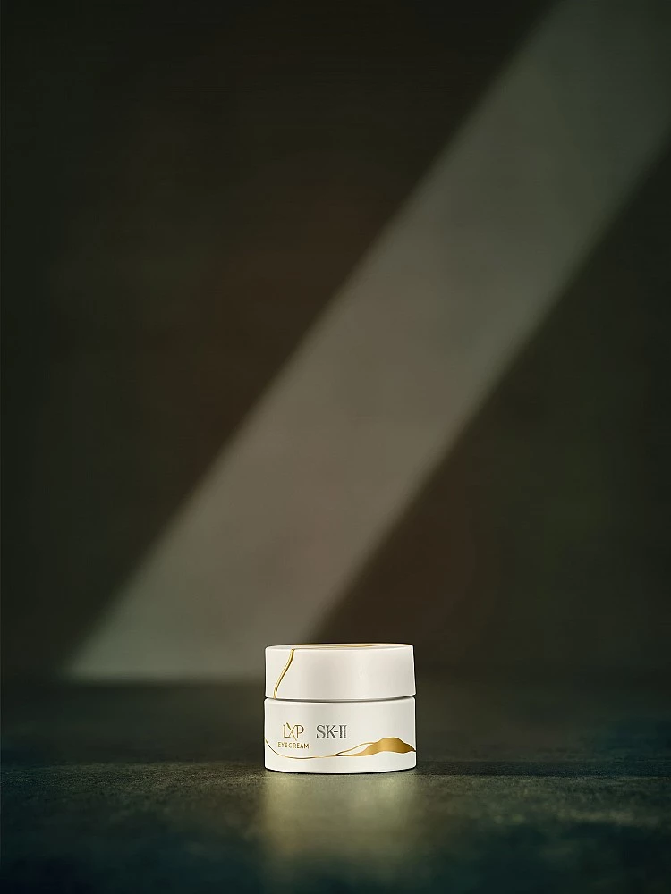 SK-II LXP凝時金緻眼霜 ／ 15 g，NTD11,000