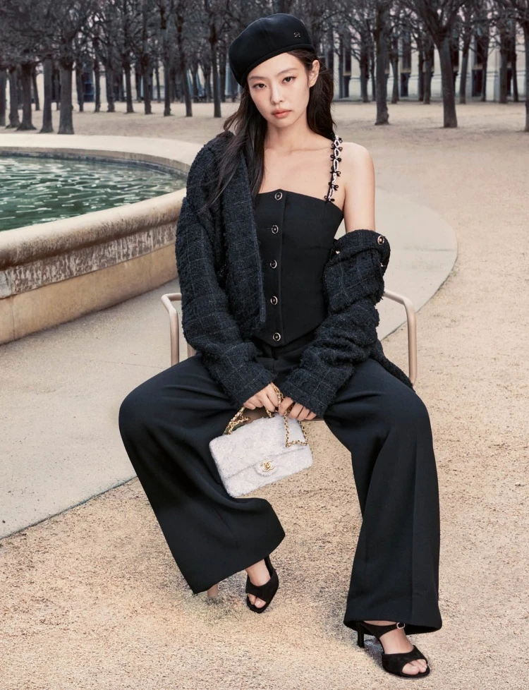 BLACKPINK Jennie的巴黎穿搭日記曝光！最新Chanel 2025秋冬前導系列形象廣告幕後藏滿驚喜！