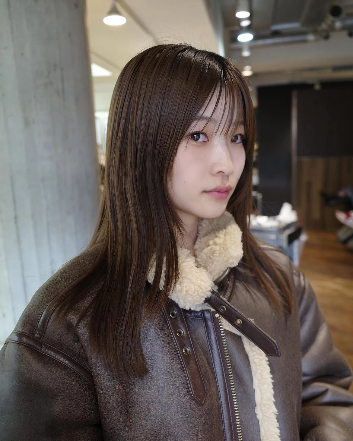 可可棕長髮造型推薦6:層次直長髮