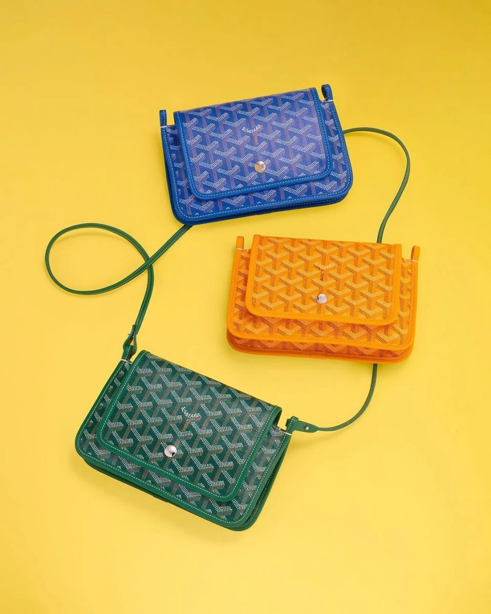 根據美國二手奢侈品電商《The Real Real》公布的資料，Goyard 最具保值性的單品依序為：第一名是 St. Louis 防水圖騰帆布肩背托特包，擁有超大收納空間，也是品牌最暢銷的包款之一；第二名是 Plumet 按扣信封包，可作為皮夾或斜背包使用，功能多元；第三名則是 Cap Vert 帆布拉鍊斜背相機包，能裝下日常所需物品，亦是品牌經典之作。