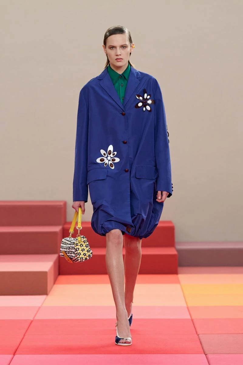 Fendi 2026春夏大秀吃了一劑維他命，充滿活力的色彩帶給人強烈的視覺感。