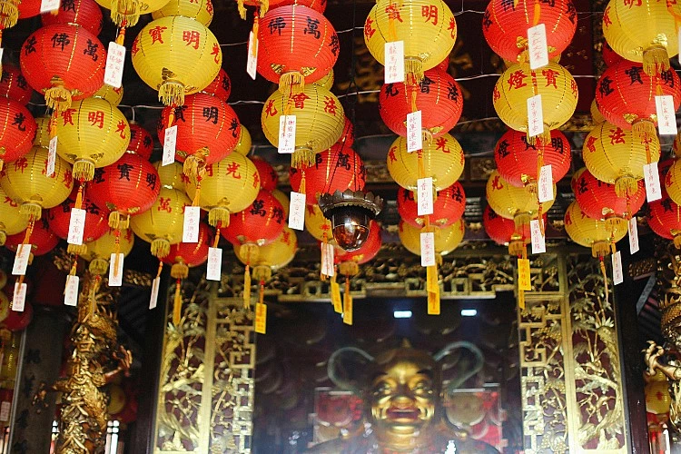普渡祭拜的流程與時間有一定規範，基本遵循「神明 → 祖先 → 地基主 → 好兄弟」的順序進行。
