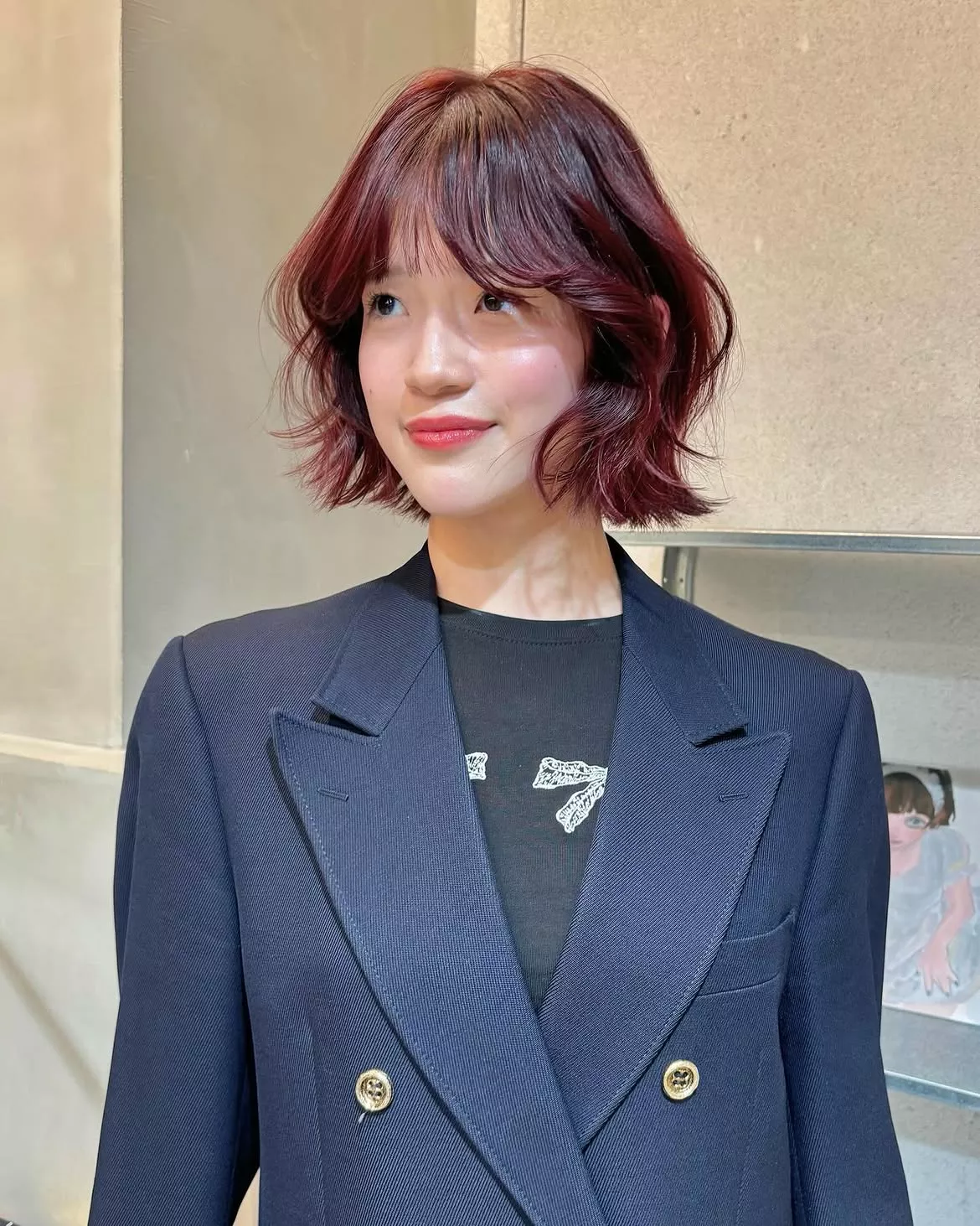 紋理捲短髮造型推薦6：耳下鮑伯x榛果紅髮色