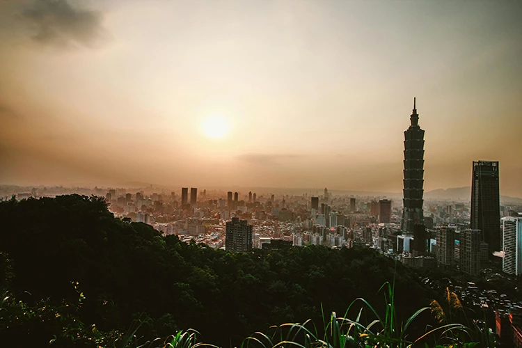 觀光署最新調查顯示,外國旅客眼中最愛的台灣景點,在外國旅客眼中,多達78.43%的訪客曾造訪夜市,遠高於台北101的56.96%。