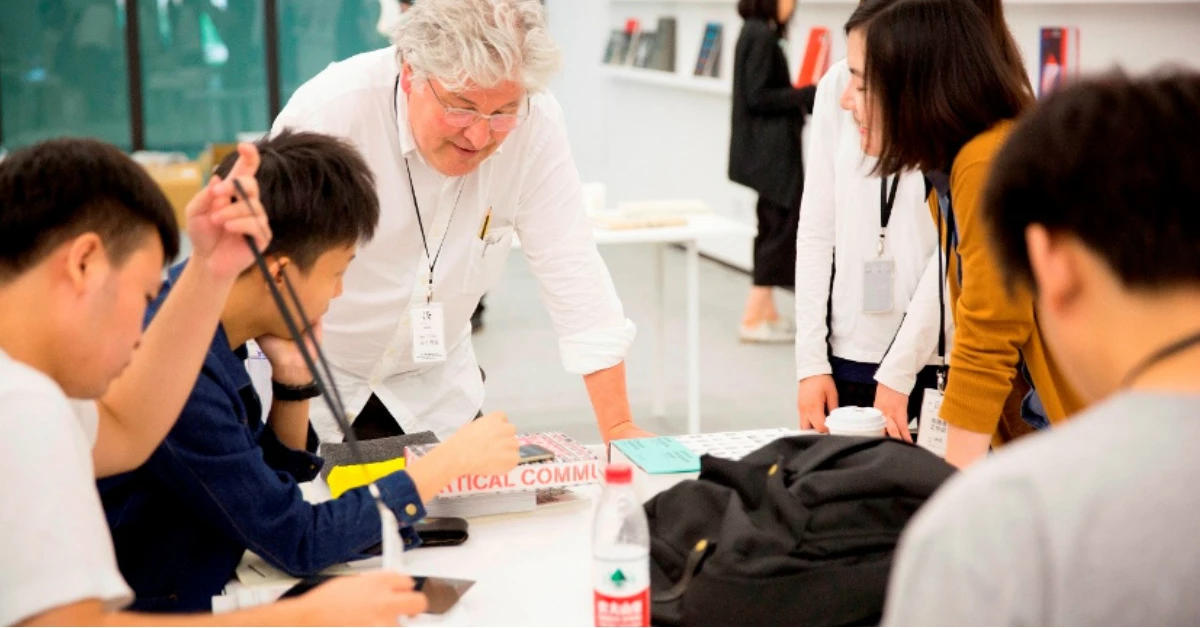 來場「文字撞擊」!國際設計大師Lars Müller登台首展,百件作品展現裝幀設計極致美學