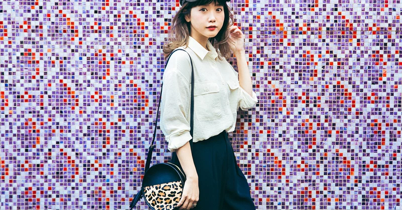 女裝垂墜風水洗長袖襯衫,790元、女裝垂墜風九分寬褲 ,990元、
