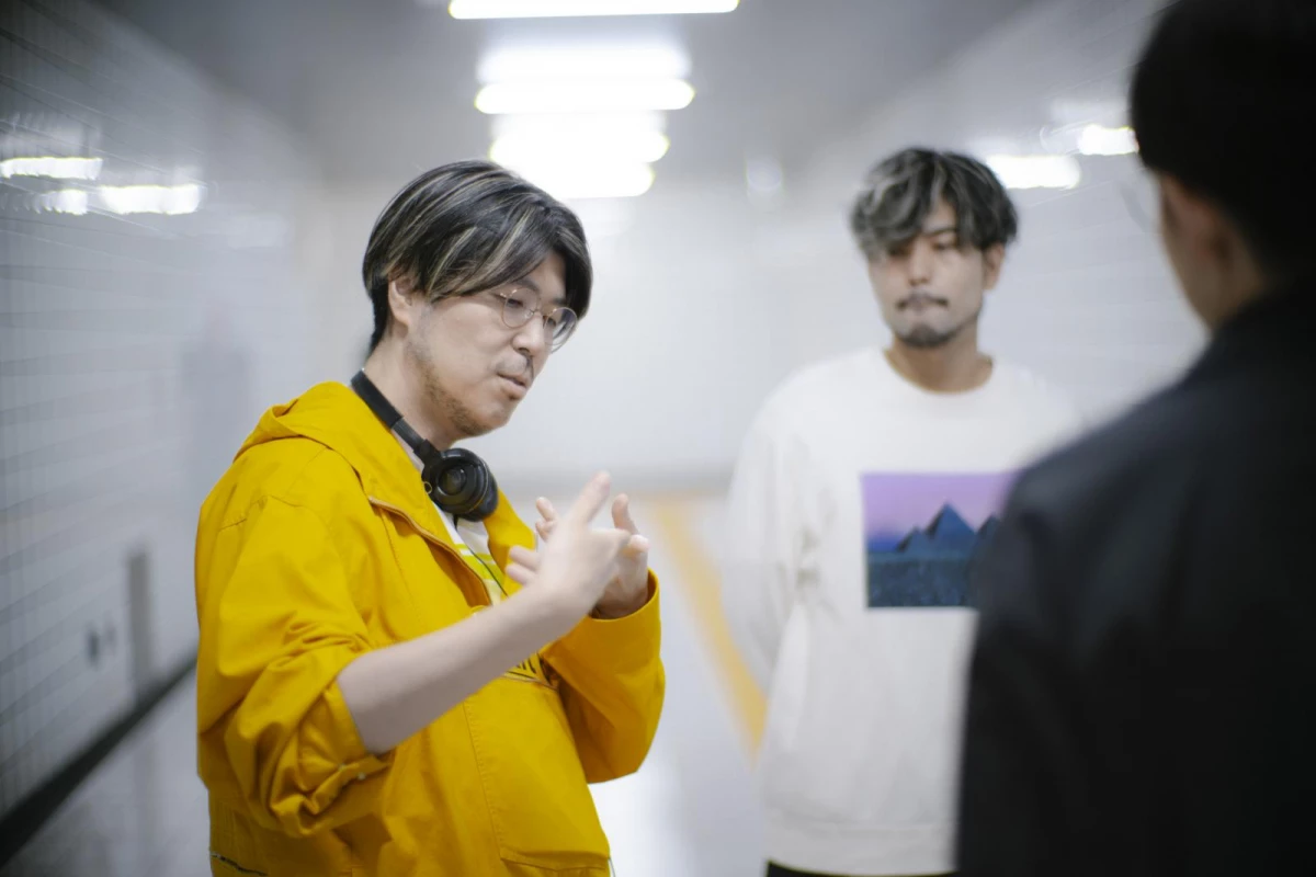 《8號出口》由川村元氣執導並編劇,他同時是製片人、作家與導演,過去曾多次與是枝裕和、新海誠合作