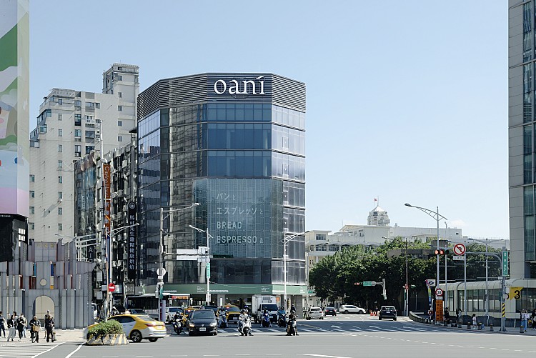 Oani綠洲選擇落腳在西門町，是個大膽又極其聰明的決定，因為它不以「隔絕城市」為目標，而是以細膩的方式重新定義「城市中的安靜」。