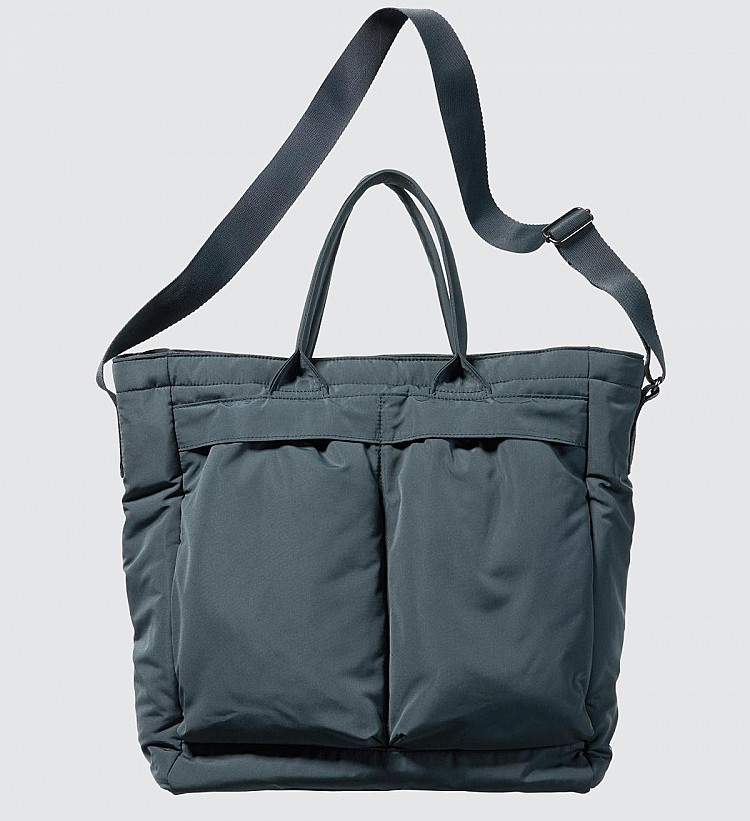 Uniqlo這款2Way萬用包將於9月5日於指定店舖與Uniqlo官方網站同步開賣，售價僅NT$990。