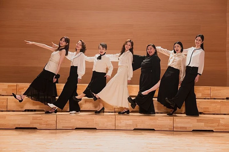 除了陳意涵與鍾欣凌外，《陽光女子合唱團》還集結了 47 年沒出演國片的資深演員翁倩玉、代表作同樣一部接一部的女神陳庭妮、台語天后孫淑媚、經典惡女代表苗可麗、演技不斷進步的安心亞...等多位實力派與跨世代女星。