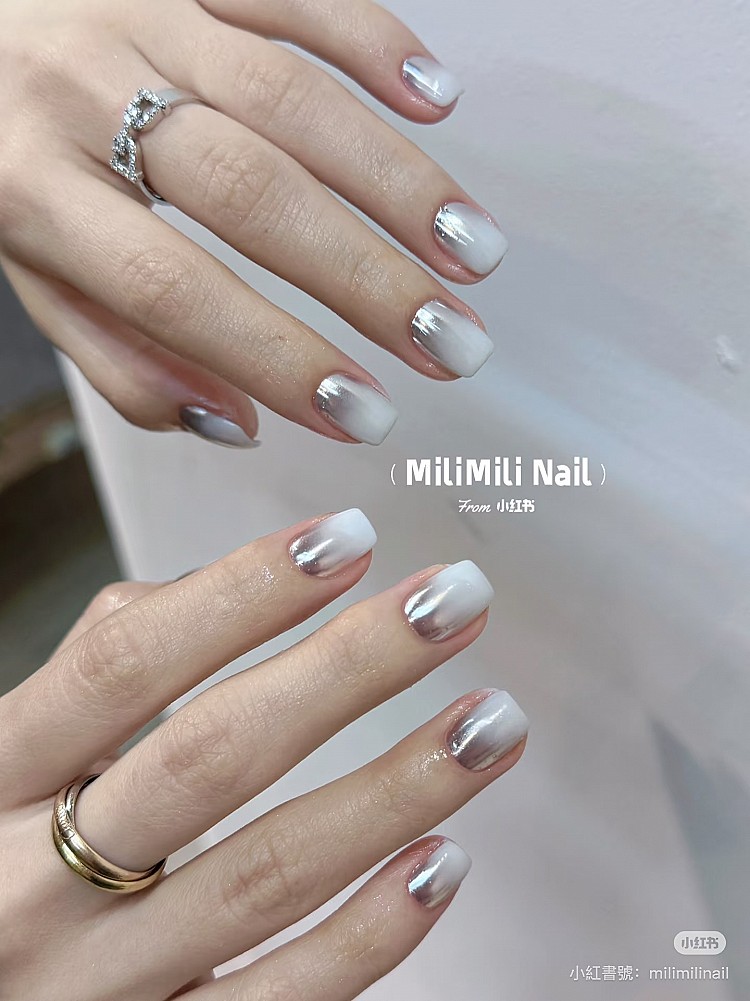 銀色光療美甲推薦5：冰雪漸層