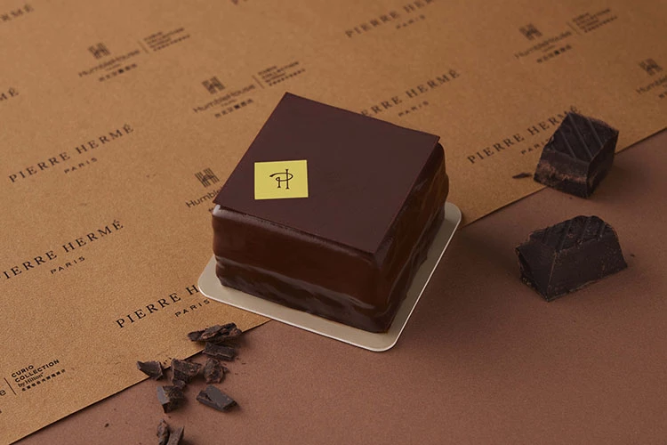 「香堤邂逅」下午茶帶來台北信義區法式甜點的極致奢華體驗。搭配隨季節變化的甜點與限量單點品項,未來也會不定期推出新品與限量升級選項。推薦甜點控、精品迷與姐妹聚會首選,來這裡盡情感受來自巴黎的優雅與甜蜜。
