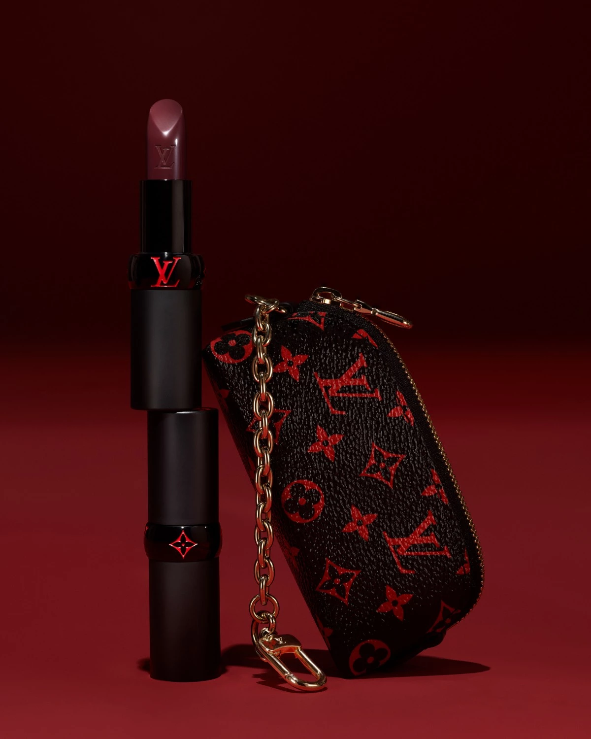 Monogram Infrarouge 則以鮮紅與深黑的強烈對比宣告自信