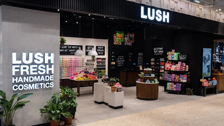 除了直營門市是品牌核心銷售據點,近年線上購物需求也持續增長