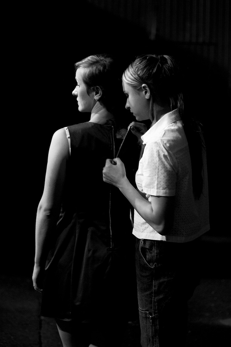 負能量友情常以關心為名，行否定之實。從穿搭、工作選擇到人生決定，對方總有意見，卻很少給支持。