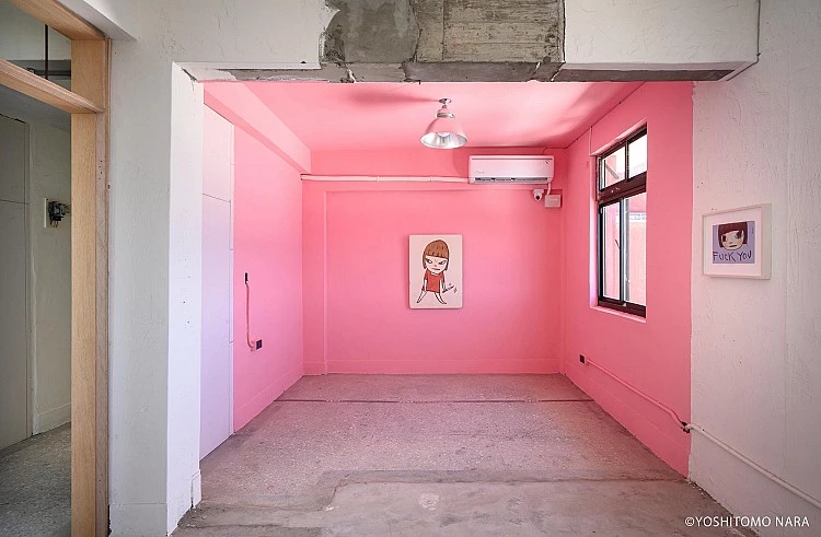 由日本藝術家奈良美智主導，於新北市瑞芳區台電金水基地展出，《跟著朦朧潮濕的一天去金瓜石》展期自 2025 年 6 月 28 日 至 9 月 28 日，